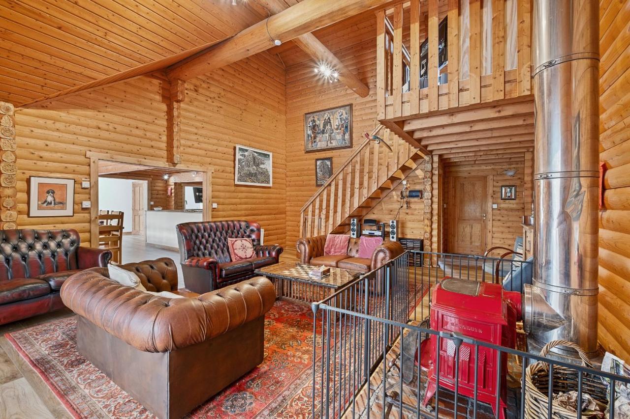 Finest Retreats - The Logs Villa Fort William Exterior photo