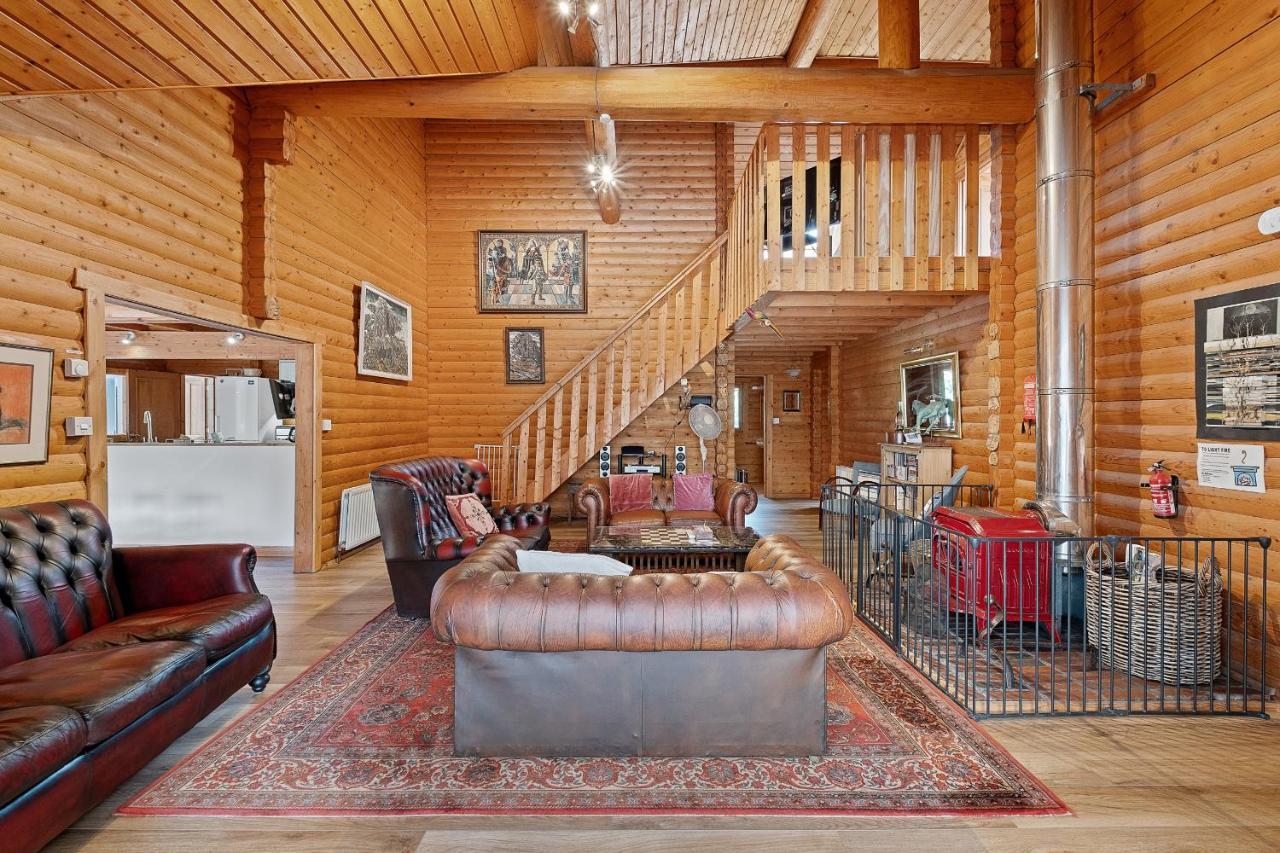 Finest Retreats - The Logs Villa Fort William Exterior photo